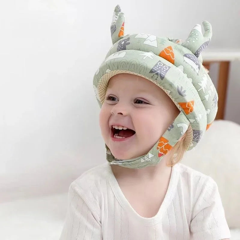 Presentamos el Casco de Seguridad para Bebés, que protege a los pequeños y brinda tranquilidad a los padres. Este innovador gorro ayuda a prevenir lesiones por caídas.